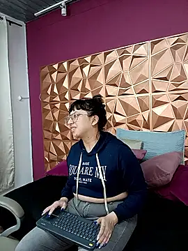 Piafisher1 online show from March 3, 1:45 am