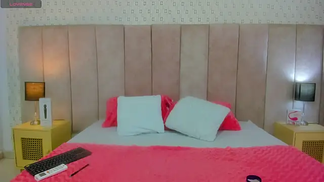 KiaraBrownn online show from February 3, 12:57 pm