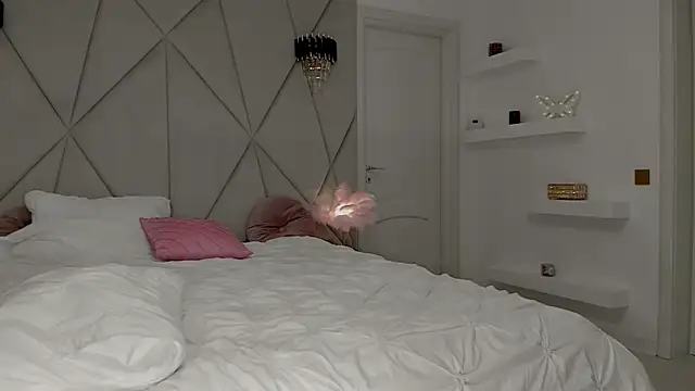 Snapshot of SeductiveButterfly chatting on January 16, 3:34 am SeductiveButterfly online show from January 16, 3:34 am