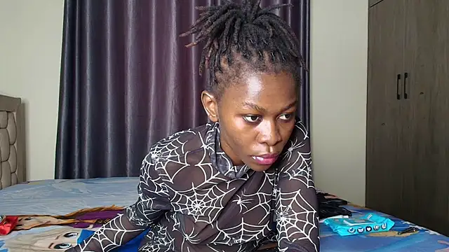 Snapshot of queen_heather chatting on January 20, 8:30 am queen heather online show from January 20, 8:30 am