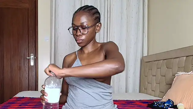 Snapshot of queen_heather chatting on November 25, 11:49 pm queen heather online show from November 25, 11:49 pm