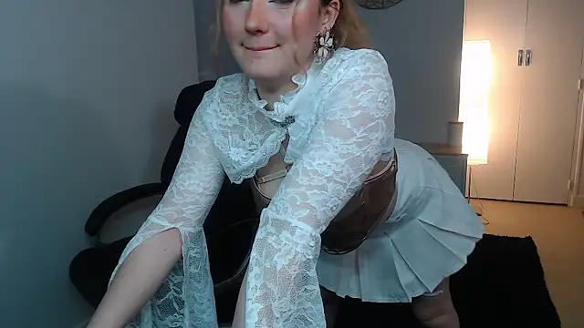 Snapshot of Crystal-dreamt chatting on January 9, 10:18 am Crystal-dreamt online show from January 9, 10:18 am