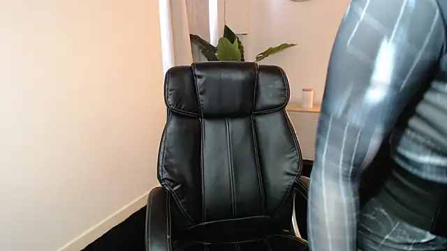 Snapshot of Crystal-dreamt chatting on February 21, 11:11 am Crystal-dreamt online show from February 21, 11:11 am