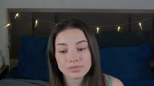 sinthiaroze online show from March 15, 3:48 pm