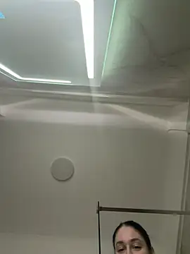 moniqque online show from February 19, 7:43 pm