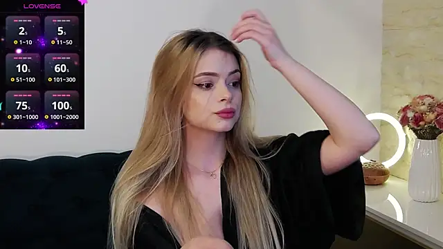 Snapshot of Kailynn_Moenn chatting on December 2, 6:32 pm Kailynn Moenn online show from December 2, 6:32 pm