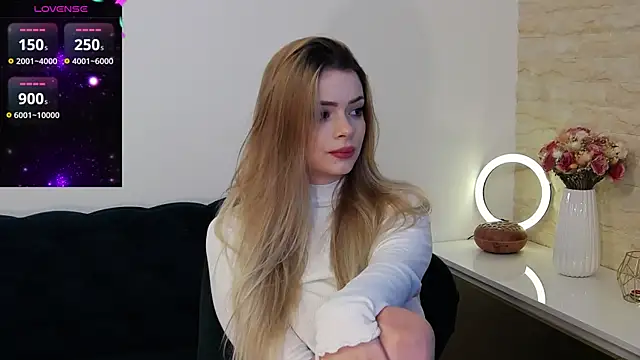 Snapshot of Kailynn_Moenn chatting on December 6, 7:23 pm Kailynn Moenn online show from December 6, 7:23 pm