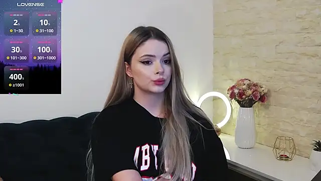 Snapshot of Kailynn_Moenn chatting on December 11, 7:36 pm Kailynn Moenn online show from December 11, 7:36 pm