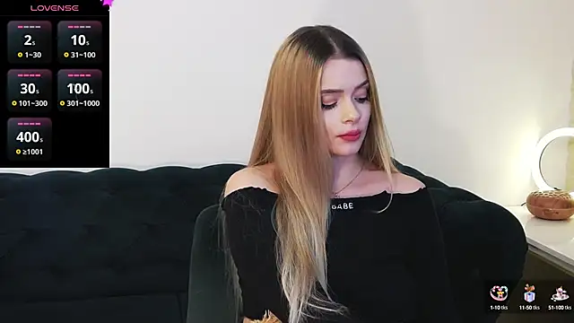 Snapshot of Kailynn_Moenn chatting on December 15, 11:09 pm Kailynn Moenn online show from December 15, 11:09 pm