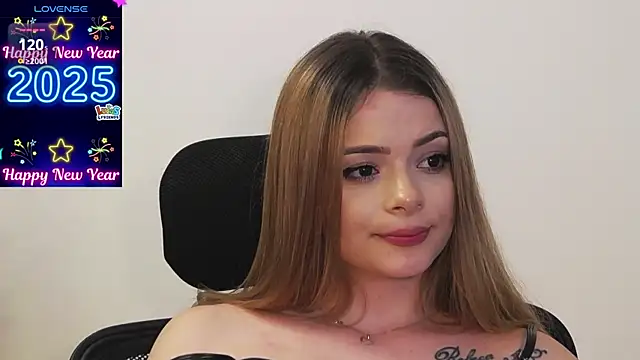 Snapshot of Kailynn_Moenn chatting on January 2, 8:57 pm Kailynn Moenn online show from January 2, 8:57 pm