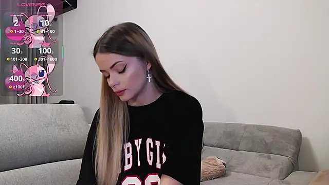 Snapshot of Kailynn_Moenn chatting on March 5, 8:42 pm Kailynn Moenn online show from March 5, 8:42 pm