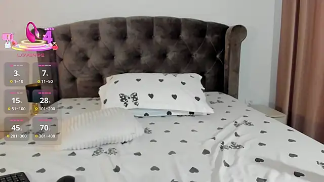 Snapshot of Kailynn_Moenn chatting on September 20, 2:29 pm Kailynn Moenn online show from September 20, 2:29 pm