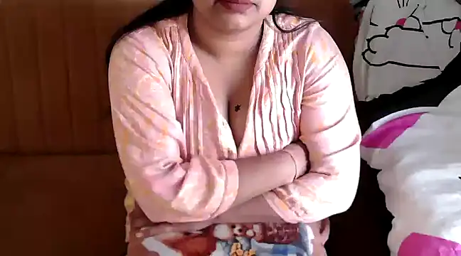 Snapshot of shivi_moto chatting on March 20, 5:57 am shivi moto online show from March 20, 5:57 am