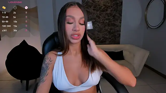 Snapshot of DannaCruz chatting on January 18, 10:39 am DannaCruz online show from January 18, 10:39 am