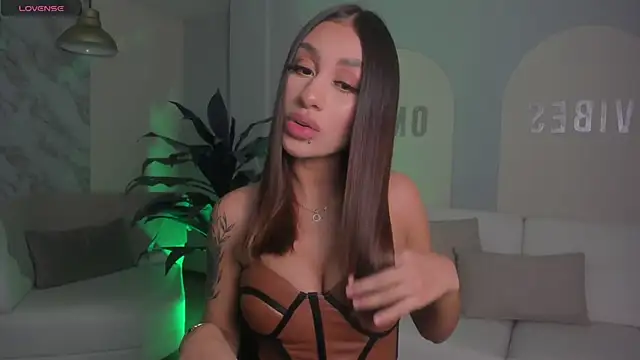 Snapshot of DannaCruz chatting on March 10, 6:56 pm DannaCruz online show from March 10, 6:56 pm