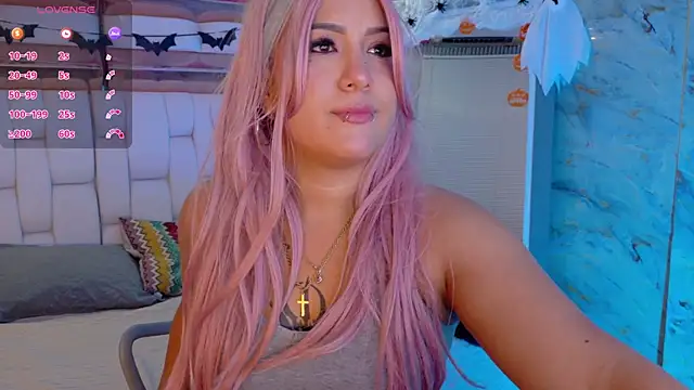 valkiria moore online show from October 7, 8:06 pm