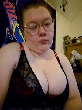 Snapshot of Sexycurvyemilyy chatting on December 5, 2:11 pm Sexycurvyemilyy online show from December 5, 2:11 pm