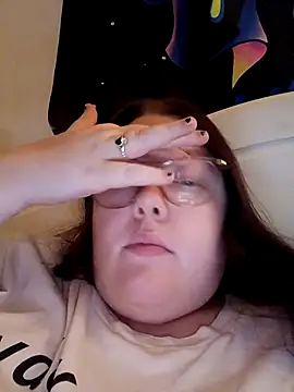 Sexycurvyemilyy online show from November 25, 10:32 pm