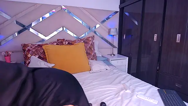 Selena G69 online show from April 16, 10:45 pm