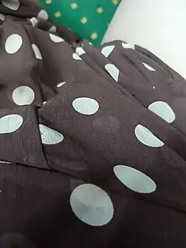 Snapshot of Sexybomb33 chatting on January 4, 3:29 am Sexybomb33 online show from January 4, 3:29 am