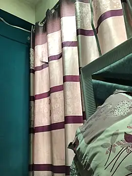 Snapshot of Sexybomb33 chatting on January 15, 6:54 am Sexybomb33 online show from January 15, 6:54 am