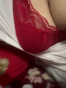 Snapshot of Sexybomb33 chatting on October 25, 12:45 pm Sexybomb33 online show from October 25, 12:45 pm