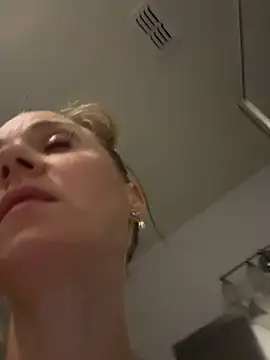 SkyelarSommer online show from December 11, 8:04 am