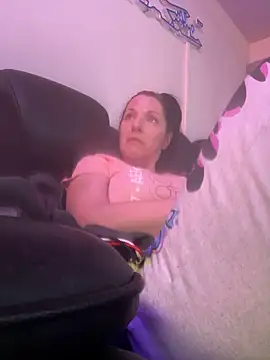 Snapshot of DominiqueX0 chatting on January 11, 8:33 am DominiqueX0 online show from January 11, 8:33 am