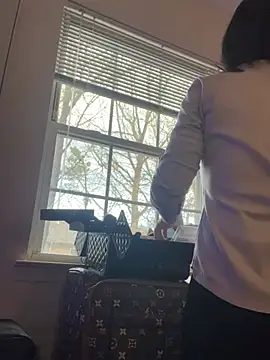 Snapshot of DominiqueX0 chatting on February 1, 1:51 pm DominiqueX0 online show from February 1, 1:51 pm