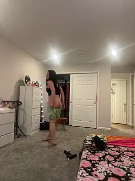 Snapshot of DominiqueX0 chatting on February 13, 5:22 pm DominiqueX0 online show from February 13, 5:22 pm