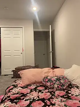 Snapshot of DominiqueX0 chatting on February 22, 3:56 am DominiqueX0 online show from February 22, 3:56 am