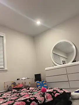 Snapshot of DominiqueX0 chatting on February 26, 11:37 pm DominiqueX0 online show from February 26, 11:37 pm