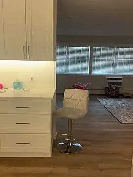 Snapshot of DominiqueX0 chatting on March 1, 9:26 pm DominiqueX0 online show from March 1, 9:26 pm