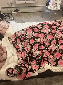 Snapshot of DominiqueX0 chatting on March 5, 8:53 pm DominiqueX0 online show from March 5, 8:53 pm