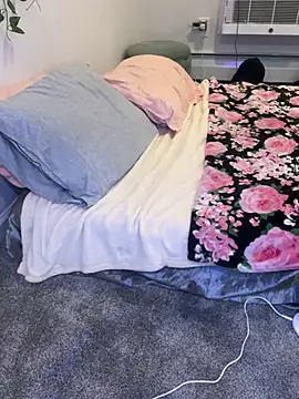 Snapshot of DominiqueX0 chatting on March 21, 4:49 am DominiqueX0 online show from March 21, 4:49 am