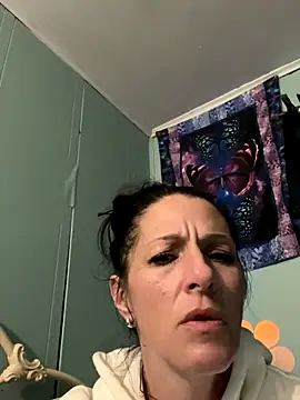 Snapshot of DominiqueX0 chatting on October 31, 5:19 am DominiqueX0 online show from October 31, 5:19 am