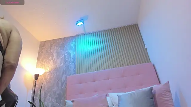 Snapshot of victoria__milf_ chatting on December 3, 8:07 pm victoria milf online show from December 3, 8:07 pm