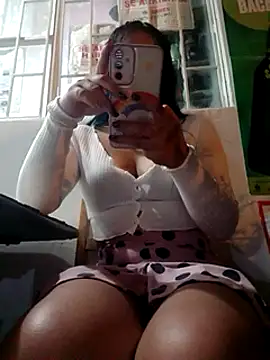 Snapshot of Misscata1106 chatting on December 7, 1:36 am Misscata1106 online show from December 7, 1:36 am