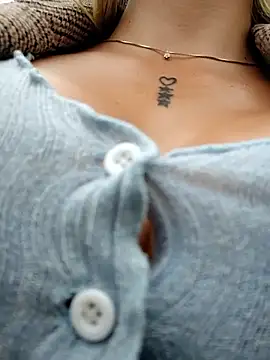 Snapshot of Misscata1106 chatting on February 7, 7:17 pm Misscata1106 online show from February 7, 7:17 pm