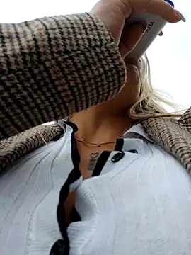 Snapshot of Misscata1106 chatting on February 23, 7:11 pm Misscata1106 online show from February 23, 7:11 pm