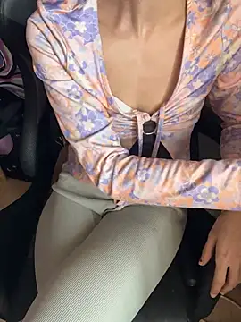 Snapshot of LaPetitechienne1 chatting on December 21, 11:22 am LaPetitechienne1 online show from December 21, 11:22 am