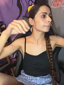 Snapshot of LaPetitechienne1 chatting on December 29, 8:48 pm LaPetitechienne1 online show from December 29, 8:48 pm