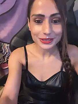 Snapshot of LaPetitechienne1 chatting on December 31, 11:39 pm LaPetitechienne1 online show from December 31, 11:39 pm