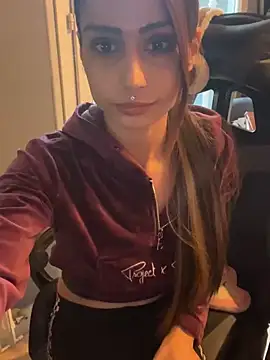 Snapshot of LaPetitechienne1 chatting on January 14, 8:09 am LaPetitechienne1 online show from January 14, 8:09 am