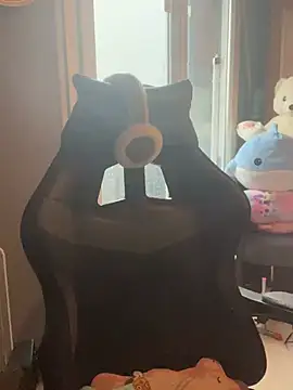 Snapshot of LaPetitechienne1 chatting on January 27, 11:22 am LaPetitechienne1 online show from January 27, 11:22 am