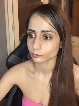 Snapshot of LaPetitechienne1 chatting on February 2, 9:34 pm LaPetitechienne1 online show from February 2, 9:34 pm