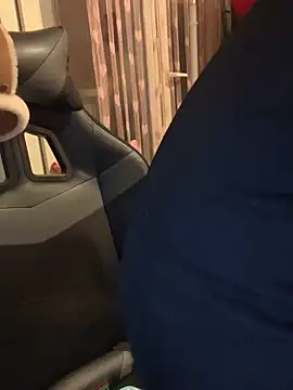 Snapshot of LaPetitechienne1 chatting on February 13, 9:17 pm LaPetitechienne1 online show from February 13, 9:17 pm