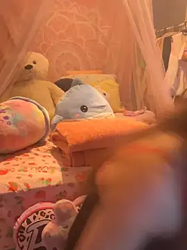 Snapshot of LaPetitechienne1 chatting on March 1, 12:39 am LaPetitechienne1 online show from March 1, 12:39 am