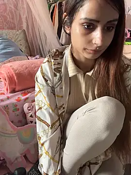 Snapshot of LaPetitechienne1 chatting on March 11, 7:48 am LaPetitechienne1 online show from March 11, 7:48 am