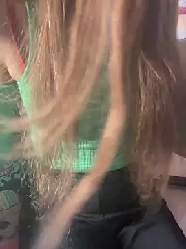 Snapshot of LaPetitechienne1 chatting on March 14, 3:26 am LaPetitechienne1 online show from March 14, 3:26 am